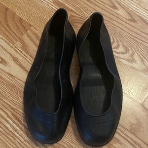 Medium Non-Slip Shoe Covers – 11 1/2” Length – Lightly Used, Unisex!
